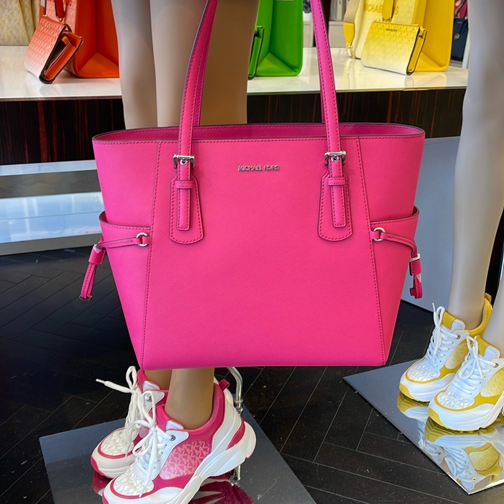 Michael Kors Voyager Large Saffiano Leather Tote Bag
Dragonfruit 
NWT - Picture 6 of 16